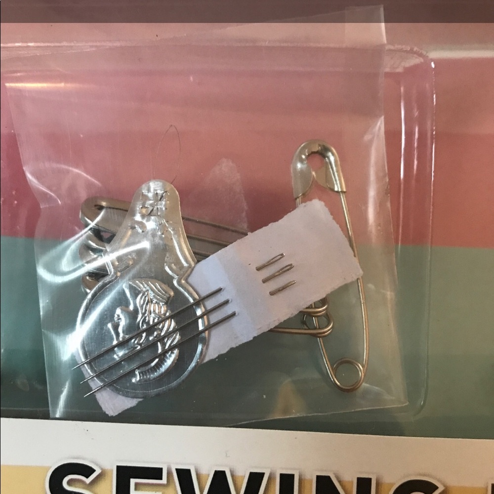 Sewing Kit - Picture 4 of 7